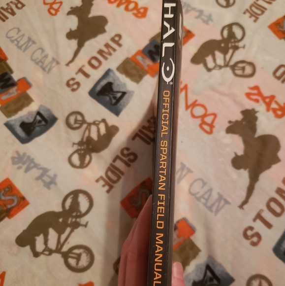 🎮 Halo Official Spartan Field Manual 🎮 - Picture 2 of 5